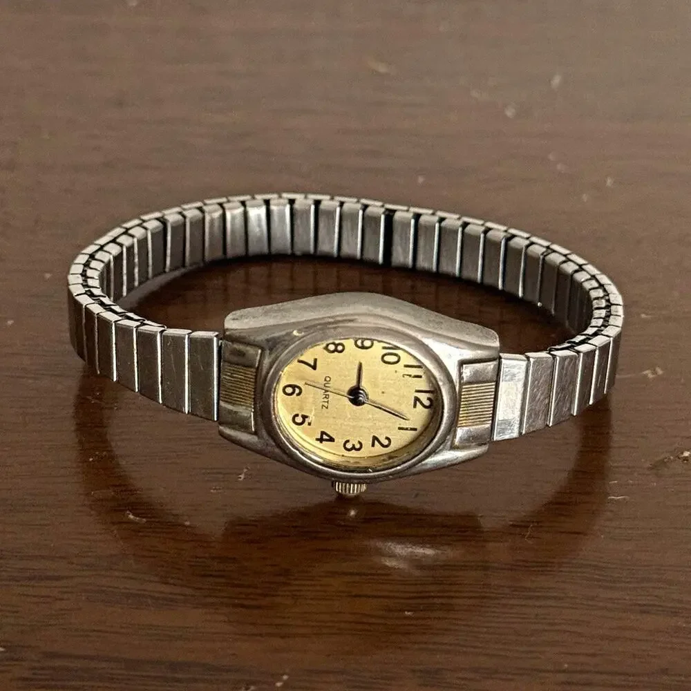 Women’s Quartz Analog Oval Wristwatch Silver Bracelet Cream Dial Arabic
